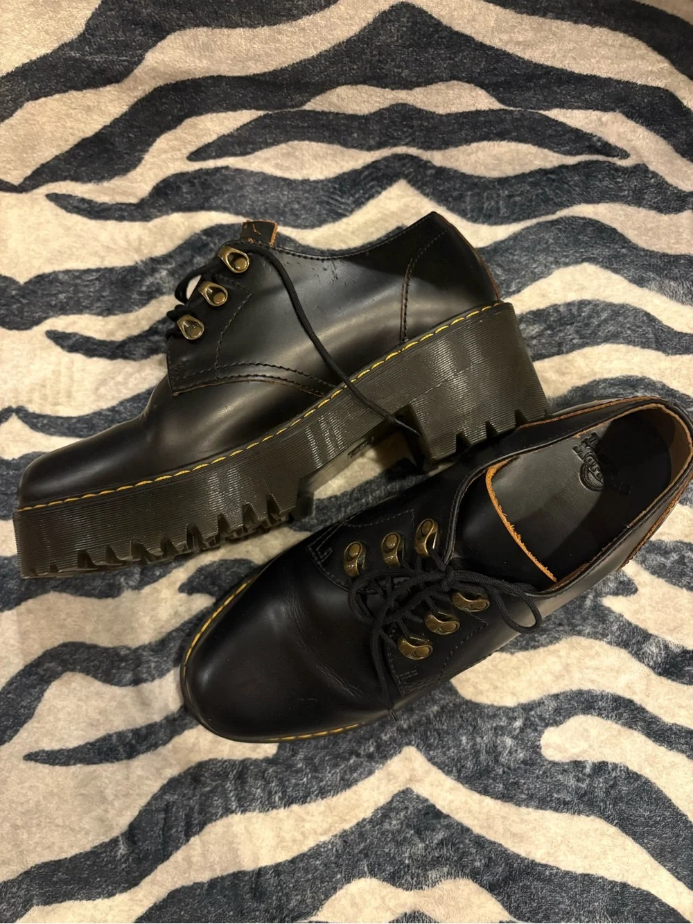 Dr. Martens Leona Lo Platform Oxfords Black Smooth Leather UK 8 US 10